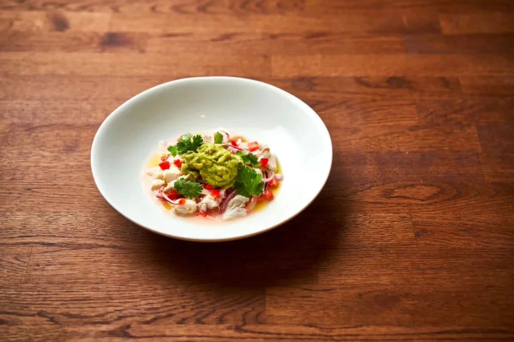 Ceviche de poisson et guacamole – ceviche Lyon Gomex Cantina